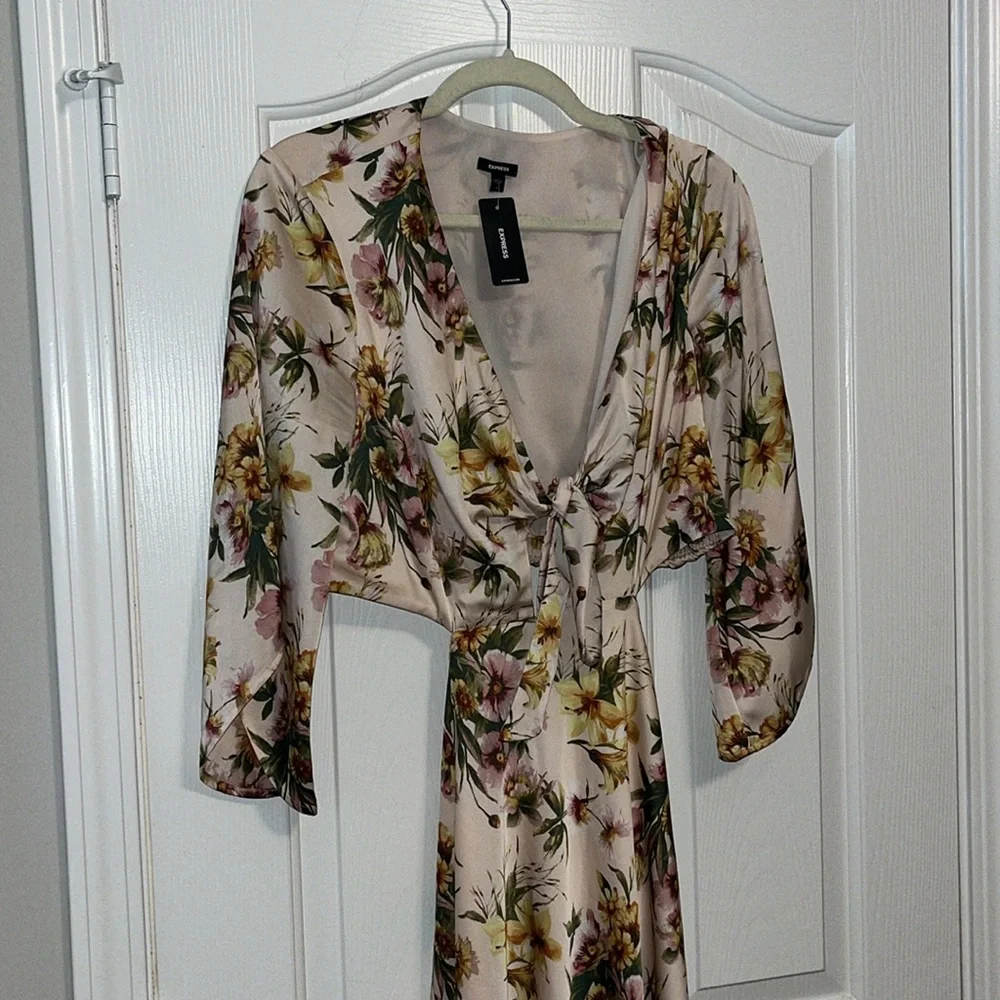 Express Satin Floral V-Neck Tie Front Cutout Midi Dress - Picture 6 of 9